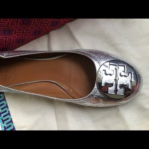 Original TORY BURCH REVA BALLET CRAQUELEE SILVER